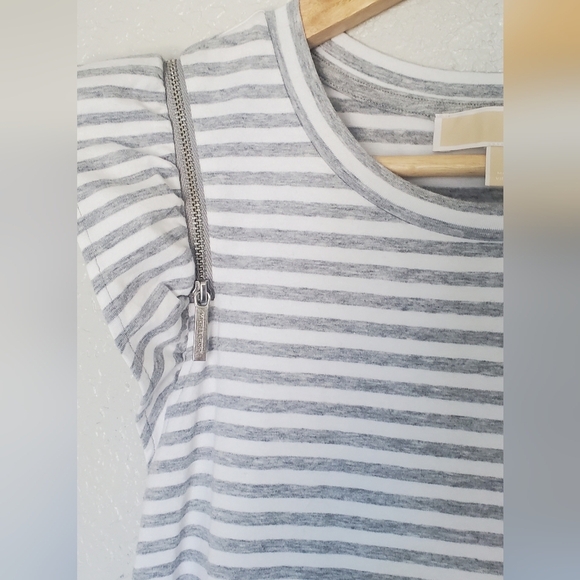 Michael Kors Gray & White Striped Cotton Flutter  Ruffle Sleeves Casual Dress - Picture 5 of 9
